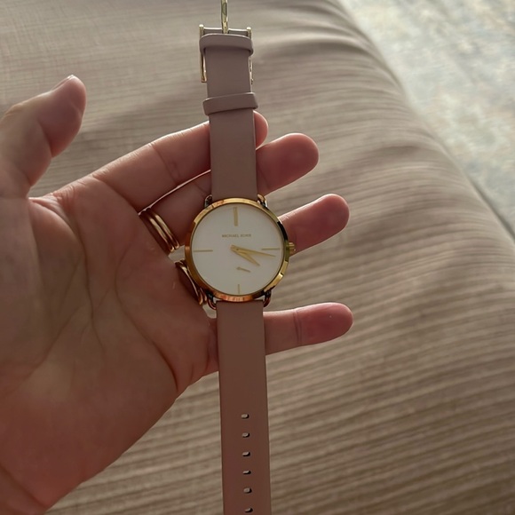 Michael Kors rose pink/gold watch - Picture 1 of 3